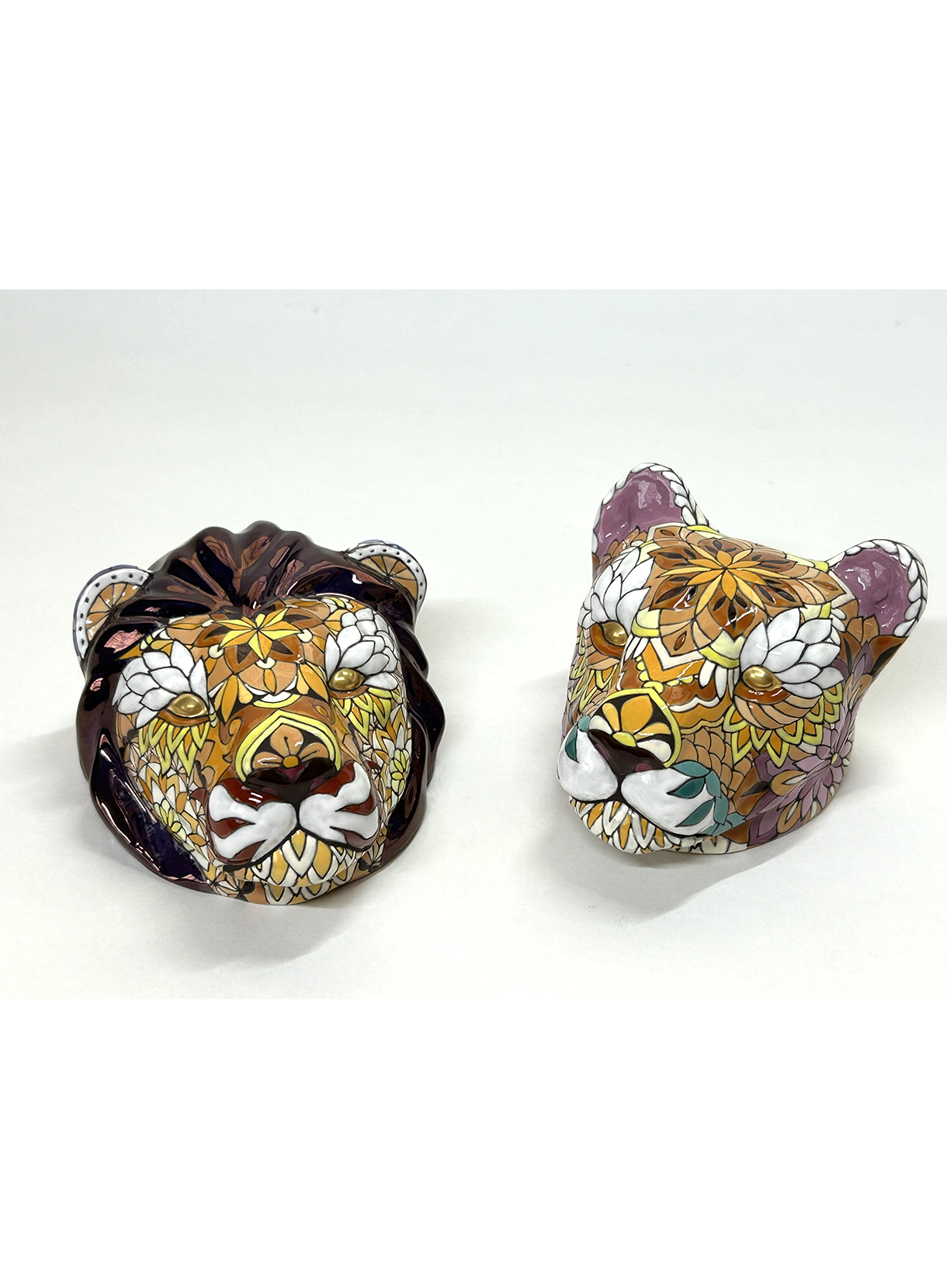 大岩千珠 Chizu Oiwa《ペア酒盃 獅子（彩） / Pair of sake cups Lions (Mixed Colors)》