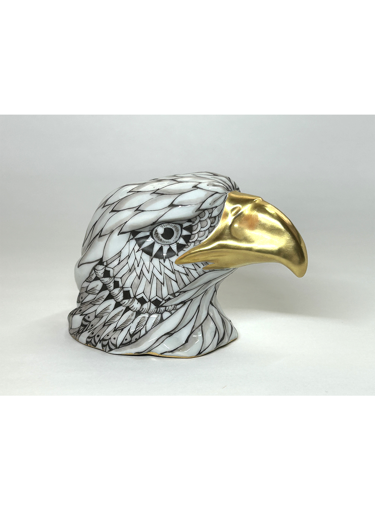 大岩千珠 Chizu Oiwa《ぐい呑　鷲（ゴールド） / Large sake cup Eagle （Gold）》